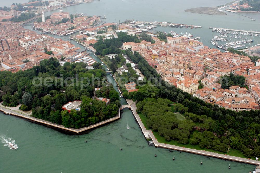 Aerial image Venedig - Blick auf den Stadtbezirk Castello und das Gelände der Biennale di Venezia im Zentrum Venedigs. Hier findet seit 1895 alle zwei Jahre eine Weltausstellung zum Thema Bildende Kunst statt. View to the district Castello and the area of the Biennale di Venezia in the center of Venice. The universal exhibition of graphic art takes place here, every second year, since 1895.