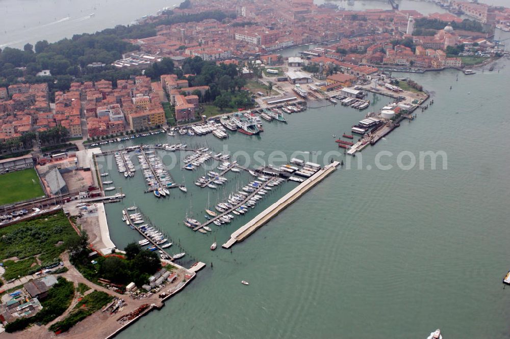 Venedig from the bird's eye view: Blick auf das Stadtvirtel Castello mit dem Segelboothafen in Venedig. View to the city district Castello with the sailboat harbour in Venice.