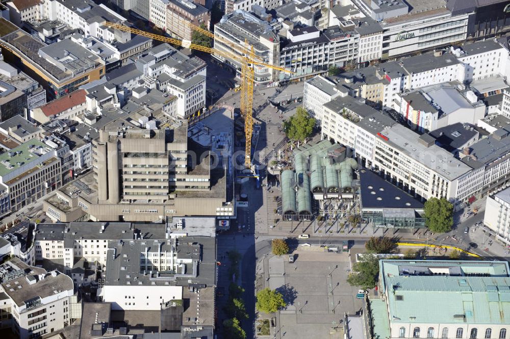 Hannover from above - Blick auf den Stadtbezirk Hannover-Mitte mit dem Kröpcke, dem Kröpcke Center und dem Mövenpick Restaurant. Im Hintergrund sind die Filialen von Karstadt und H&M zu erkennen. Der Kröpcke ist ein zentraler Platz in der Innenstadt, der nach einem benachbarten Cafe benannt wurde. Heute wird dieses Cafe von der Firma Mövenpick weitergeführt. Das Kröpcke Center wurde 1970 erbaut und beeinhaltet Wohnungen und ein Einkaufszentrum. View to the district Hannover-Mitte withe the Kröpcke, the Kröpcke Center and the Mövenpick restaurant. In the background are the branches of Karstadt and H&M. The Kröpcke is an zentral place in the inner city of Hannover, wich was named after an neighbouring cafe. Today this cafe is pursued by the Mövenpick company. The Kröpcke center was built in 1970 and includes flats and an Shopping Center.