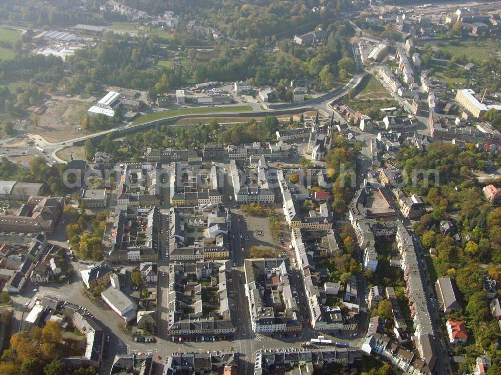 Aerial photograph Oelsnitz - Zwei markante Gebäude, die St. Jakobikirche (Höhe 73,5m) und das Rathaus am Marktplatz prägen das Stadtbild.