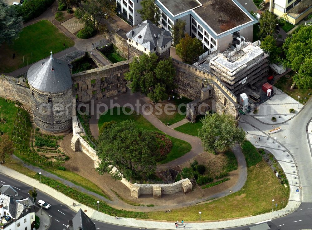 Andernach from the bird's eye view: Town castle of Andernach in the state Rhineland-Palatinate. The ruins of the former fortress are part of the historic fortification in the town centre of Andernach and consists of two towers and remains of the wall