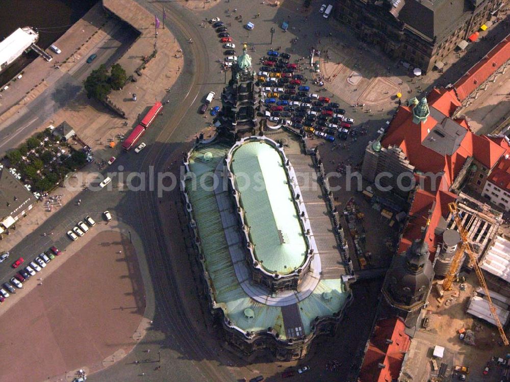 Aerial image Dresden - Blick auf die wiederaufgebaute Frauenkirche in Dresden und die damit verbundene Umgestaltung des Neumarktgebietes. Zur geplanten neuen Stadtmitte entstehen folgende Quartiere: Das Hotel de Saxe, ein 4-Sterne Hotel mit 186 Zimmern. Und die Quartiere An der Frauenkirche, welche zukünftig eine Mischung aus kleinen Läden, Büros, Gastronomie und eine ganze Reihe von hochwertigen Wohnungen beinhalten sollen. Vorr. Fertigstellung: 2006