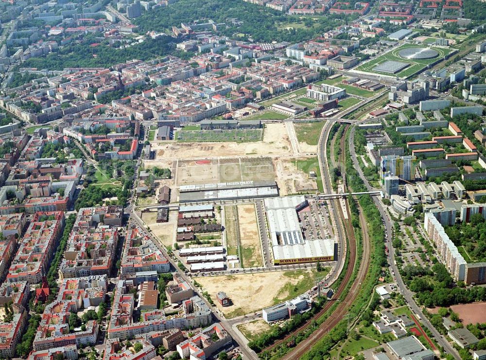 Berlin-Friedrichshain from above - Stadtentwicklungsgebiet Eldenaer Straße/ Landsberger Allee in Berlin-Friedrichshain (Gelände der Alten Schlachthöfe)- ein Projekt der SES Stadtentwicklungsgebiet Eldenaer Straße mbH, Thaerstraße 30/31 in 10249 Berlin, Tel.: 030 42846133.