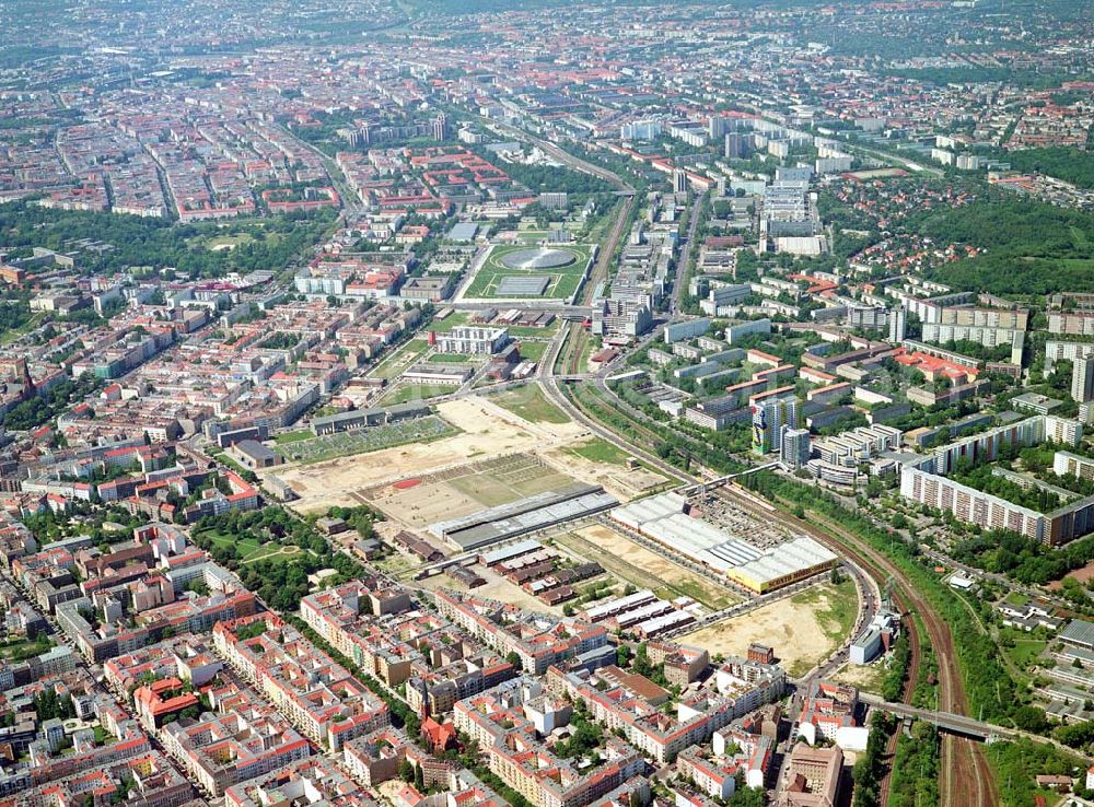 Berlin-Friedrichshain from above - Stadtentwicklungsgebiet Eldenaer Straße/ Landsberger Allee in Berlin-Friedrichshain (Gelände der Alten Schlachthöfe)- ein Projekt der SES Stadtentwicklungsgebiet Eldenaer Straße mbH, Thaerstraße 30/31 in 10249 Berlin, Tel.: 030 42846133.