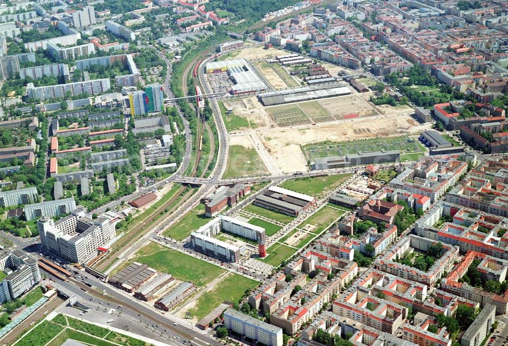 Berlin-Friedrichshain from the bird's eye view: Stadtentwicklungsgebiet Eldenaer Straße/ Landsberger Allee in Berlin-Friedrichshain (Gelände der Alten Schlachthöfe)- ein Projekt der SES Stadtentwicklungsgebiet Eldenaer Straße mbH, Thaerstraße 30/31 in 10249 Berlin, Tel.: 030 42846133.