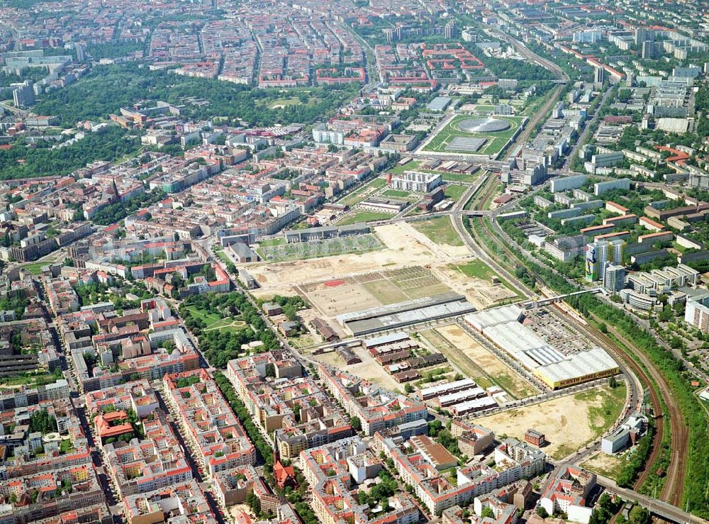 Berlin-Friedrichshain from above - Stadtentwicklungsgebiet Eldenaer Straße/ Landsberger Allee in Berlin-Friedrichshain (Gelände der Alten Schlachthöfe)- ein Projekt der SES Stadtentwicklungsgebiet Eldenaer Straße mbH, Thaerstraße 30/31 in 10249 Berlin, Tel.: 030 42846133.