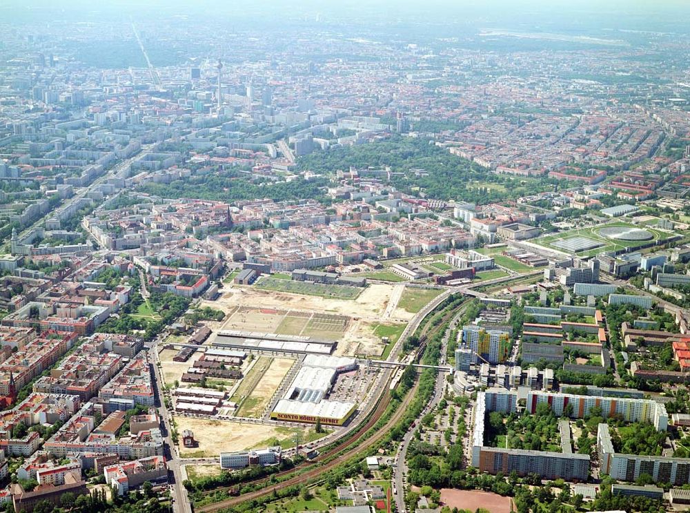 Aerial image Berlin-Friedrichshain - Stadtentwicklungsgebiet Eldenaer Straße/ Landsberger Allee in Berlin-Friedrichshain (Gelände der Alten Schlachthöfe)- ein Projekt der SES Stadtentwicklungsgebiet Eldenaer Straße mbH, Thaerstraße 30/31 in 10249 Berlin, Tel.: 030 42846133.