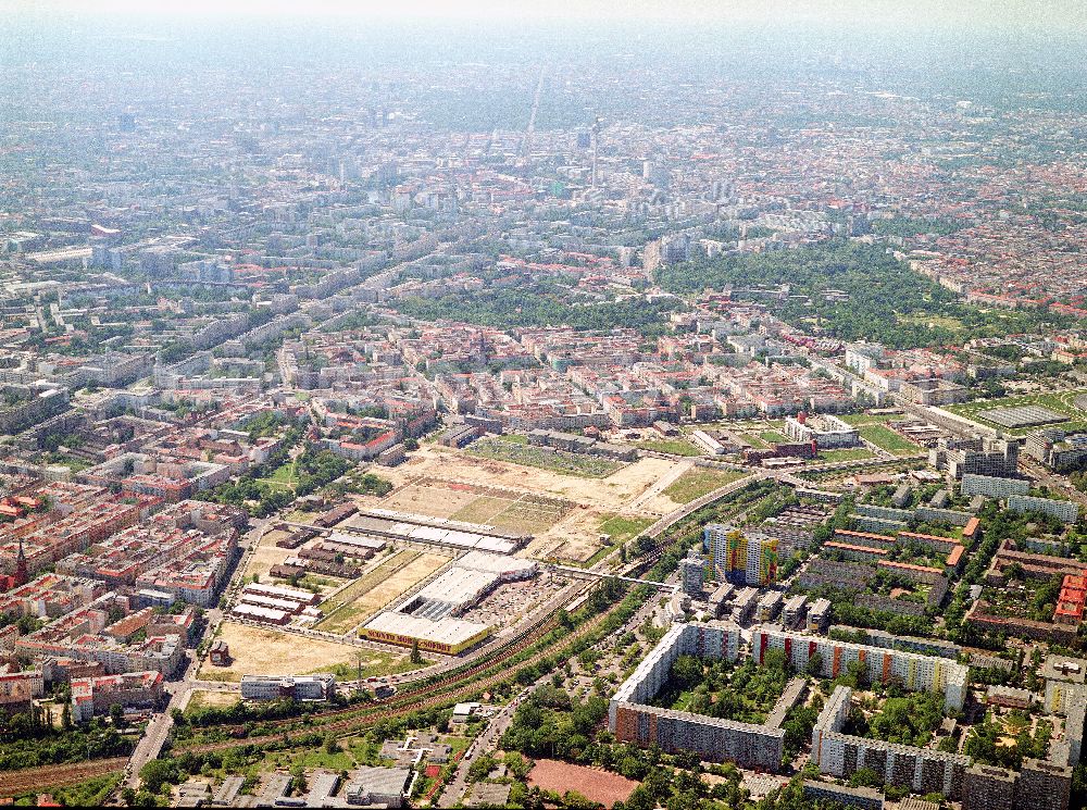 Aerial photograph Berlin-Friedrichshain - Stadtentwicklungsgebiet Eldenaer Straße/ Landsberger Allee in Berlin-Friedrichshain (Gelände der Alten Schlachthöfe)- ein Projekt der SES Stadtentwicklungsgebiet Eldenaer Straße mbH, Thaerstraße 30/31 in 10249 Berlin, Tel.: 030 42846133.