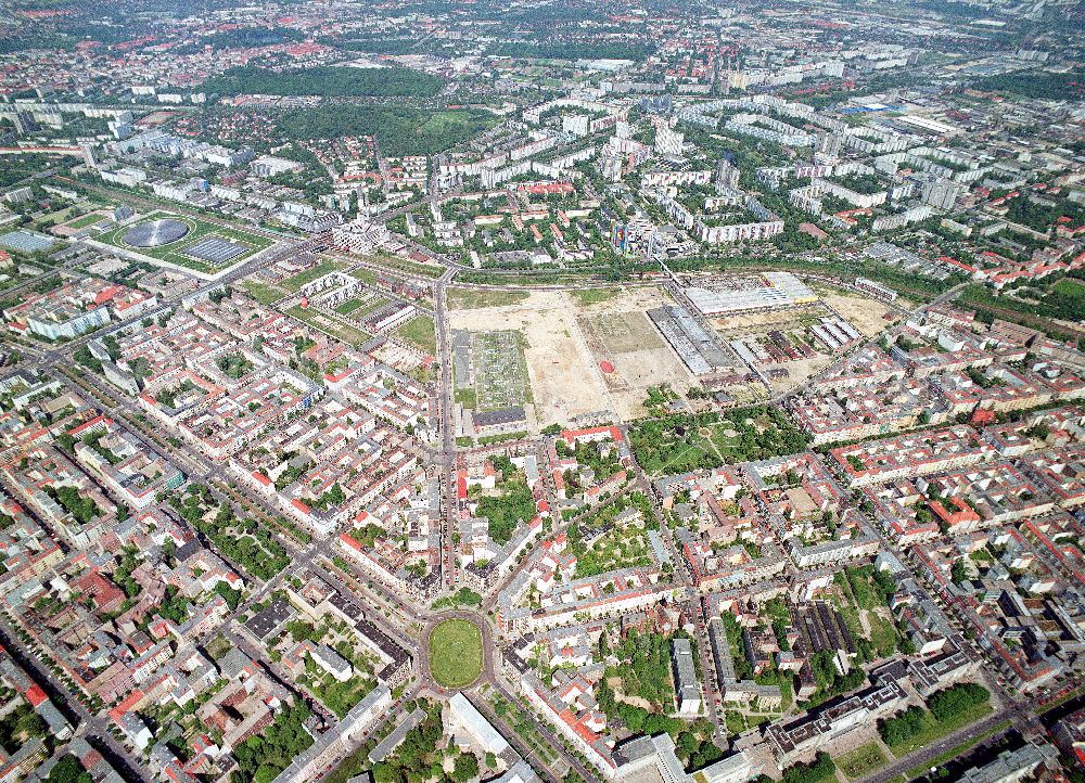 Berlin-Friedrichshain from above - Stadtentwicklungsgebiet Eldenaer Straße/ Landsberger Allee in Berlin-Friedrichshain (Gelände der Alten Schlachthöfe)- ein Projekt der SES Stadtentwicklungsgebiet Eldenaer Straße mbH, Thaerstraße 30/31 in 10249 Berlin, Tel.: 030 42846133.