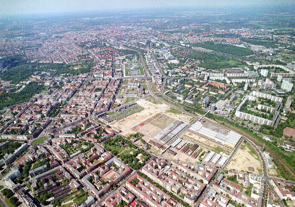 Aerial image Berlin-Friedrichshain - Stadtentwicklungsgebiet Eldenaer Straße/ Landsberger Allee in Berlin-Friedrichshain (Gelände der Alten Schlachthöfe)- ein Projekt der SES Stadtentwicklungsgebiet Eldenaer Straße mbH, Thaerstraße 30/31 in 10249 Berlin, Tel.: 030 42846133.