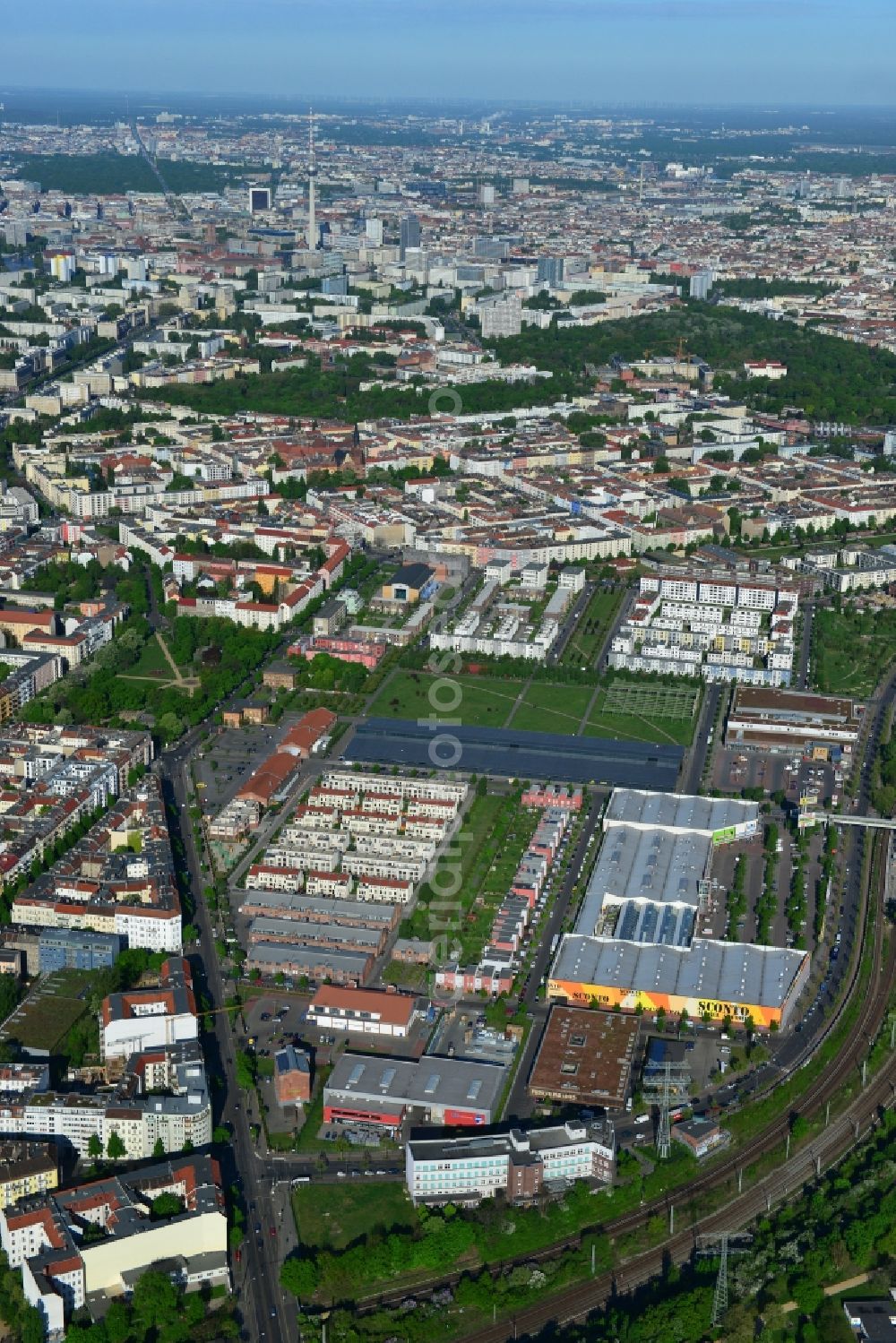 Aerial image Berlin - Urban development area on the premises of Eldenaer road - Storkower Strasse in Friedrichshain district of Berlin. On the grounds of the former East German slaughterhouse incur modern residential areas and neighborhoods. The housing companies in the real estate developers cds Wohnbau Berlin GmbH built on several building plots modern apartments and townhouses and terraced houses