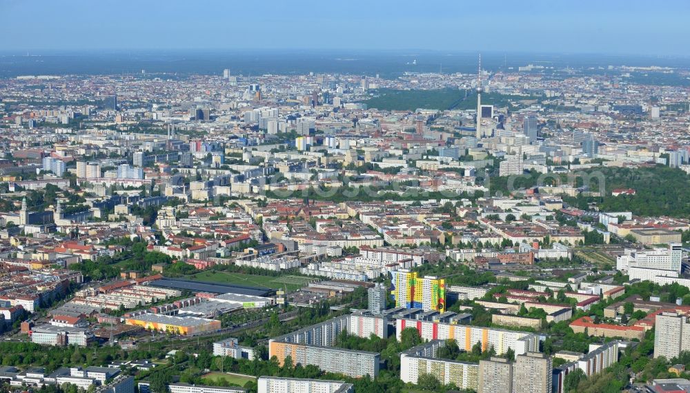 Berlin from above - Urban development area on the premises of Eldenaer road - Storkower Strasse in Friedrichshain district of Berlin. On the grounds of the former East German slaughterhouse incur modern residential areas and neighborhoods. The housing companies in the real estate developers cds Wohnbau Berlin GmbH built on several building plots modern apartments and townhouses and terraced houses