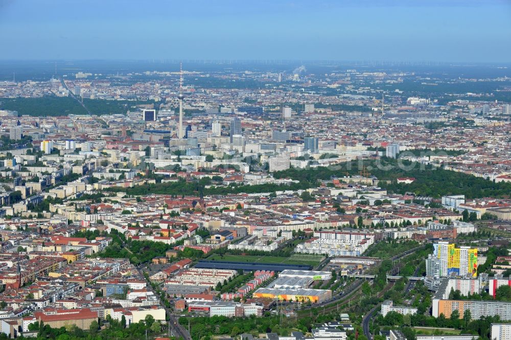 Aerial image Berlin - Urban development area on the premises of Eldenaer road - Storkower Strasse in Friedrichshain district of Berlin. On the grounds of the former East German slaughterhouse incur modern residential areas and neighborhoods. The housing companies in the real estate developers cds Wohnbau Berlin GmbH built on several building plots modern apartments and townhouses and terraced houses