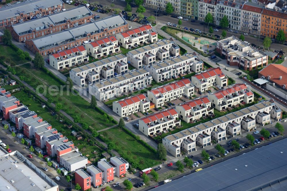 Berlin from above - Urban development area on the premises of Eldenaer road - Storkower Strasse in Friedrichshain district of Berlin. On the grounds of the former East German slaughterhouse incur modern residential areas and neighborhoods. The housing companies in the real estate developers cds Wohnbau Berlin GmbH built on several building plots modern apartments and townhouses and terraced houses