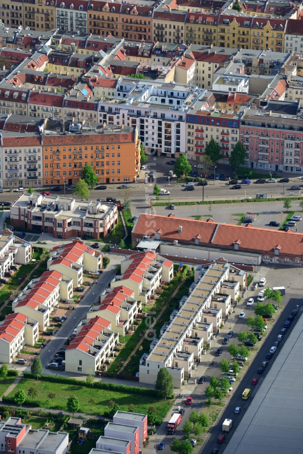 Aerial image Berlin - Urban development area on the premises of Eldenaer road - Storkower Strasse in Friedrichshain district of Berlin. On the grounds of the former East German slaughterhouse incur modern residential areas and neighborhoods. The housing companies in the real estate developers cds Wohnbau Berlin GmbH built on several building plots modern apartments and townhouses and terraced houses