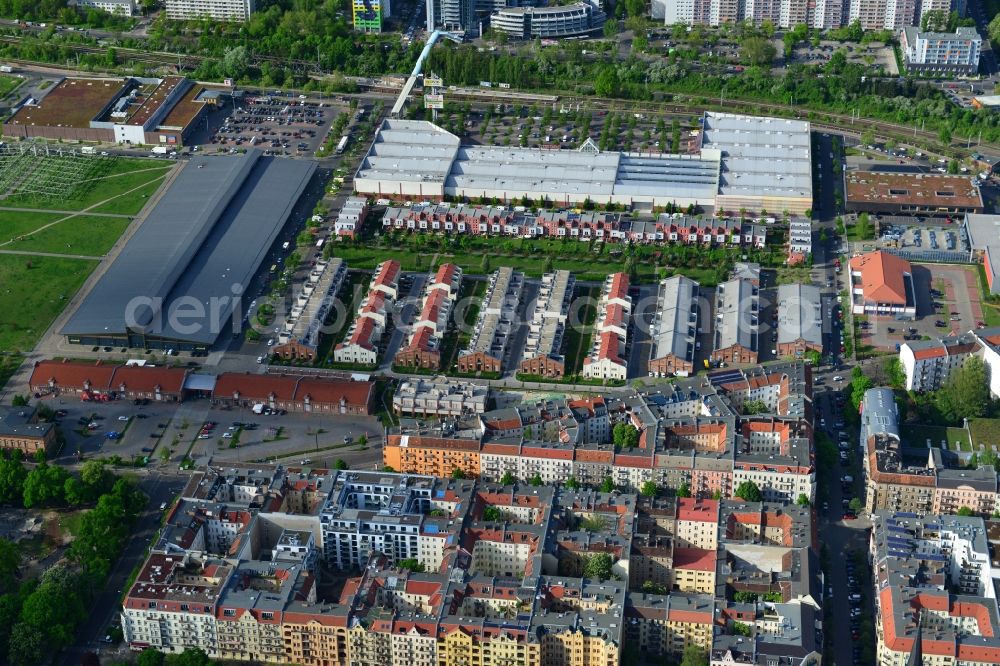 Aerial image Berlin - Urban development area on the premises of Eldenaer road - Storkower Strasse in Friedrichshain district of Berlin. On the grounds of the former East German slaughterhouse incur modern residential areas and neighborhoods. The housing companies in the real estate developers cds Wohnbau Berlin GmbH built on several building plots modern apartments and townhouses and terraced houses