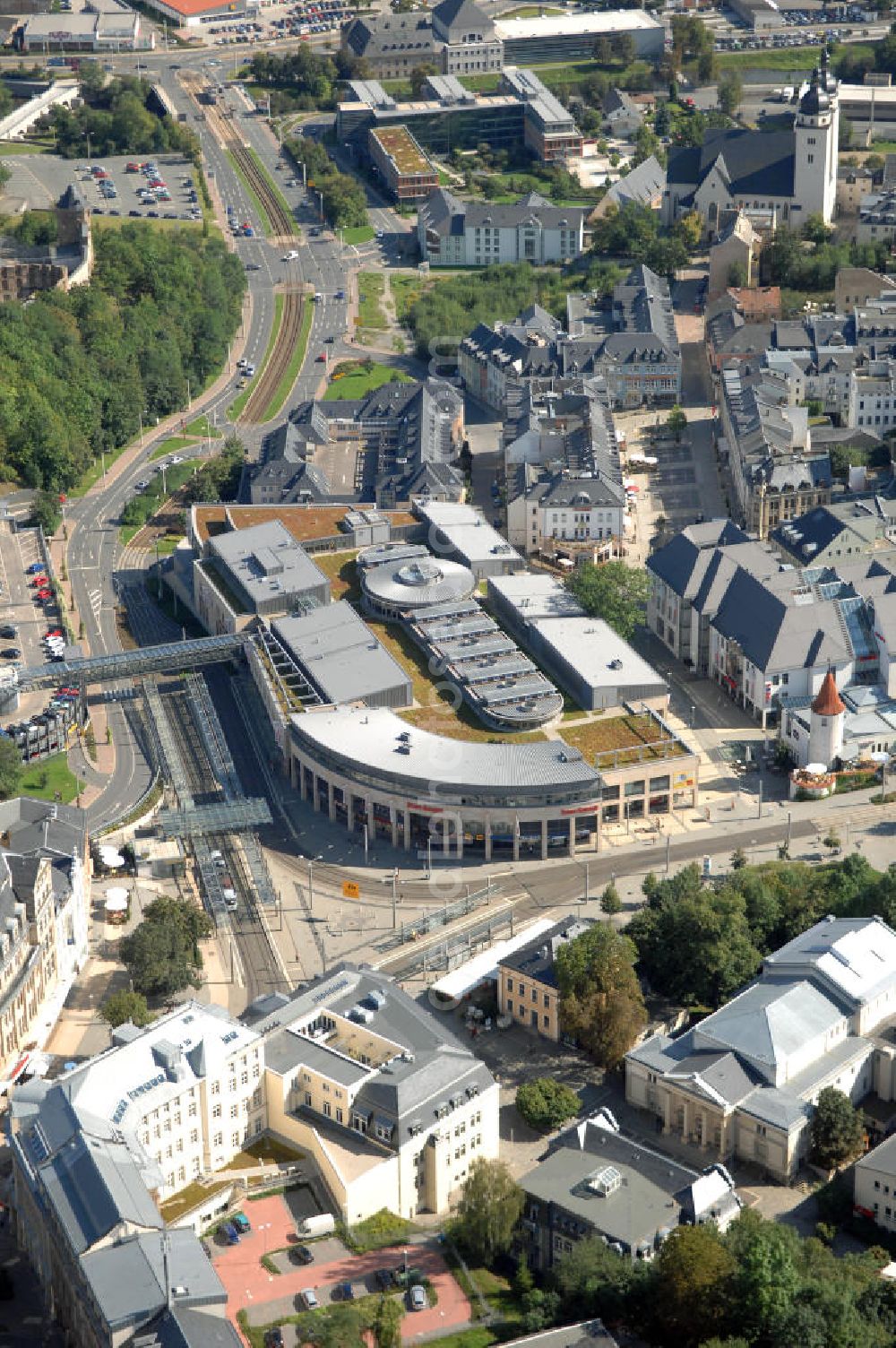 Plauen from the bird's eye view: Fertige Stadtgalerie der ECE in Plauen / Sachsen. Die Stadt-Galerie Plauen ist eine Einkaufs- und Erlebnistreffpunkt im Herzen des Vogtlandes. Kontakt: ECE-CENTERMANAGEMENT, Stadt-Galerie Plauen, Center-Management, Postplatz 1, 08523 Plauen; Telefon: 03741-14 86 0; Fax: 03741-14 86 99