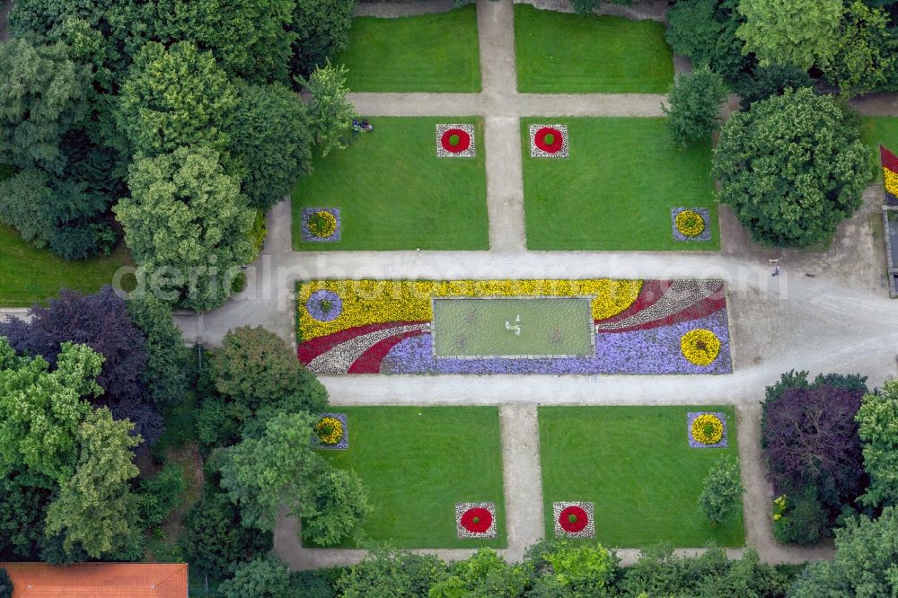 Gelsenkirchen from the bird's eye view: View onto the municipal garden in the old city of Gelsenkirchen in the state North Rhine-Westphalia