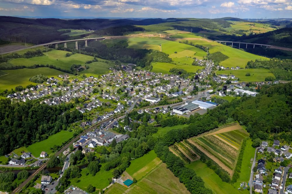 Aerial photograph Bestwig - Urban area with outskirts and inner city area on the edge of agricultural fields and arable land in the district Nuttlar in Bestwig at Sauerland in the state North Rhine-Westphalia, Germany