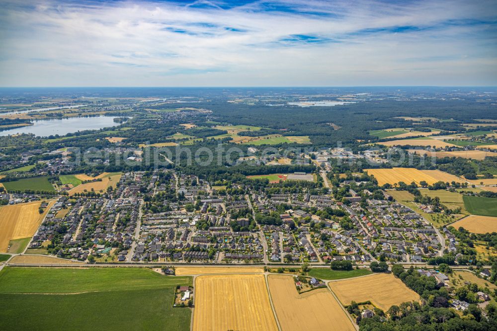 Blumenkamp from above - Urban area with outskirts and inner city area on the edge of agricultural fields and arable land in Blumenkamp in the state North Rhine-Westphalia, Germany