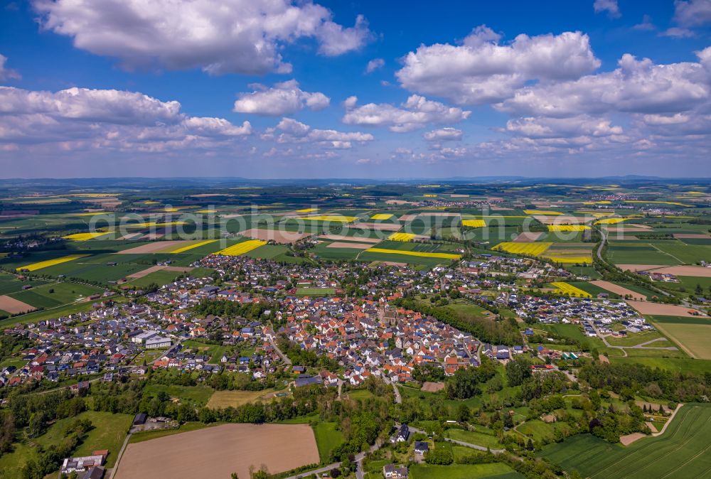 Aerial photograph Borgentreich - Urban area with outskirts and inner city area on the edge of agricultural fields and arable land in Borgentreich in the state North Rhine-Westphalia, Germany