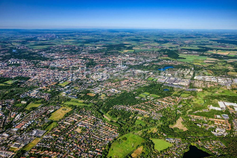 Braunschweig from the bird's eye view: Urban area with outskirts and inner city area on the edge of agricultural fields and arable land in Brunswick in the state Lower Saxony, Germany