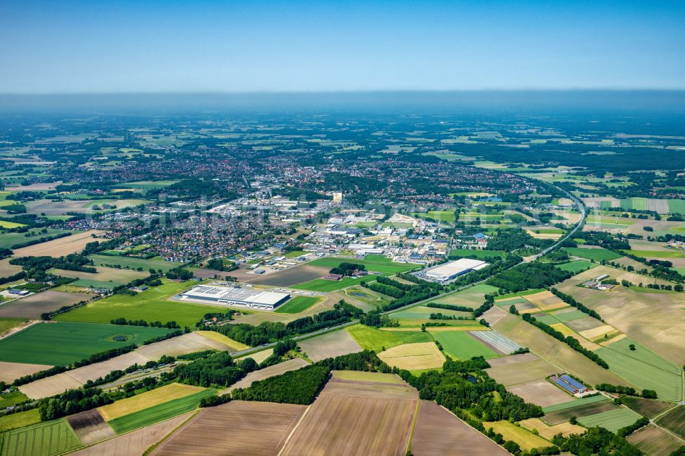 Aerial photograph Cloppenburg - Urban area with outskirts and inner city area on the edge of agricultural fields and arable land in Cloppenburg in the state Lower Saxony, Germany