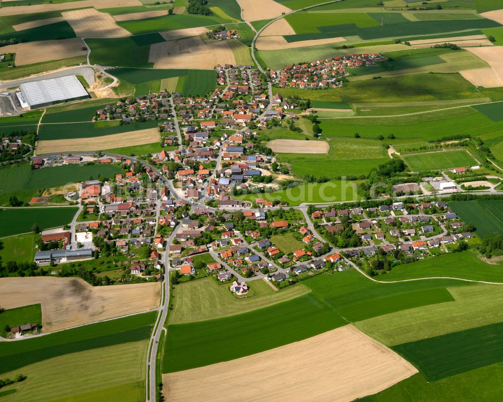 Aerial photograph Erlenmoos - Urban area with outskirts and inner city area on the edge of agricultural fields and arable land in Erlenmoos in the state Baden-Wuerttemberg, Germany