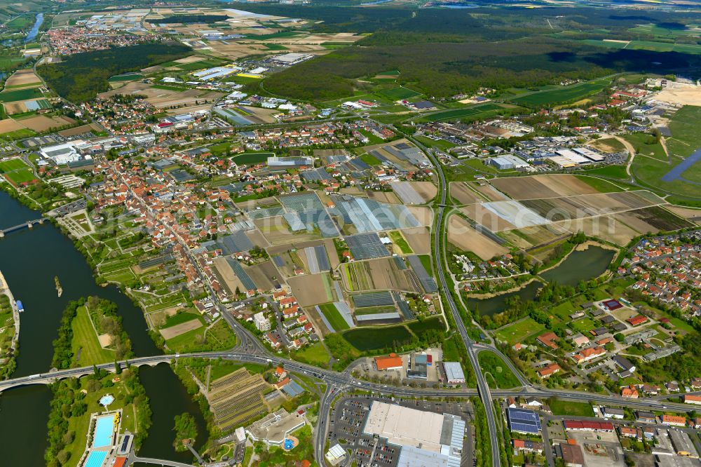 Aerial photograph Etwashausen - Urban area with outskirts and inner city area on the edge of agricultural fields and arable land in Etwashausen in the state Bavaria, Germany