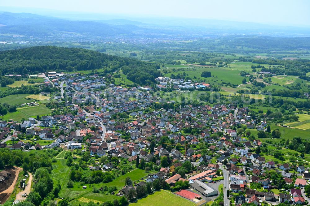 Aerial photograph Feldkahl - Urban area with outskirts and inner city area on the edge of agricultural fields and arable land in Feldkahl in the state Bavaria, Germany