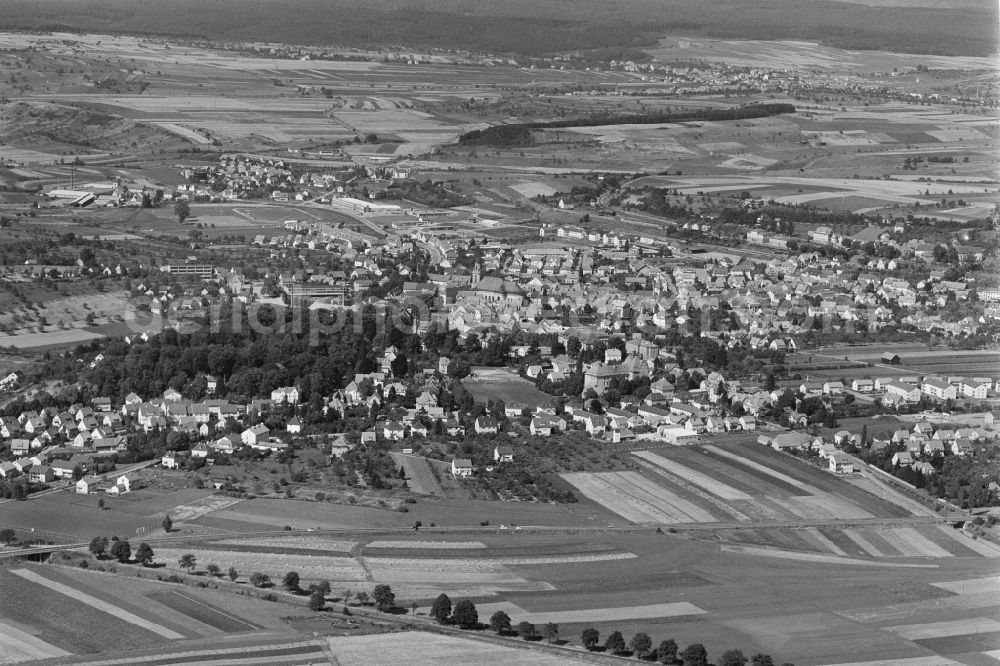 Aerial photograph Hechingen - Urban area with outskirts and inner city area on the edge of agricultural fields and arable land in Hechingen in the state Baden-Wuerttemberg, Germany