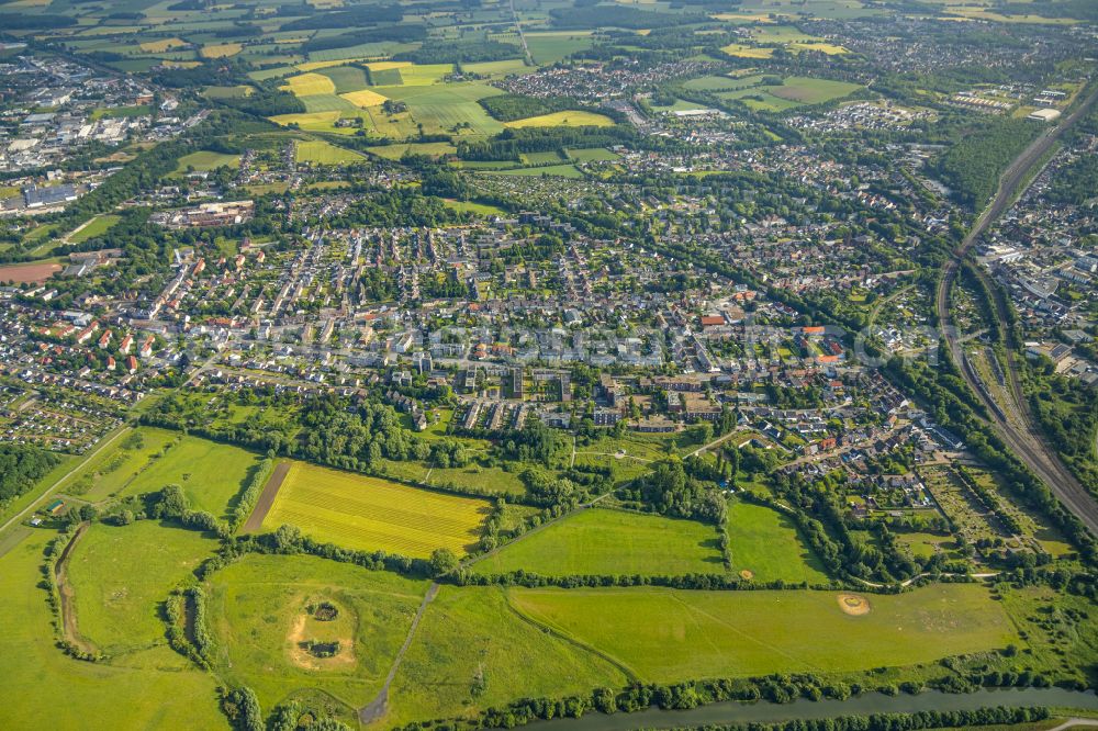 Hamm-Heessen from the bird's eye view: Urban area with outskirts and inner city area on the edge of agricultural fields and arable land in Heessen at Ruhrgebiet in the state North Rhine-Westphalia, Germany