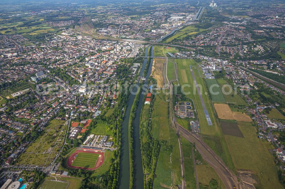 Hamm-Heessen from the bird's eye view: Urban area with outskirts and inner city area on the edge of agricultural fields and arable land in Heessen at Ruhrgebiet in the state North Rhine-Westphalia, Germany