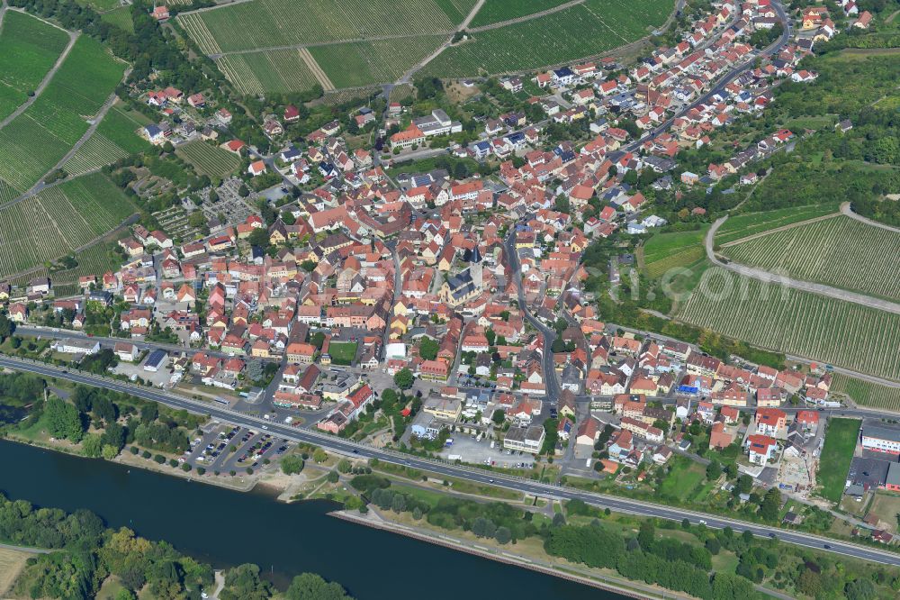 Aerial image Heidingsfeld - Urban area with outskirts and inner city area on the edge of agricultural fields and arable land in Heidingsfeld in the state Bavaria, Germany