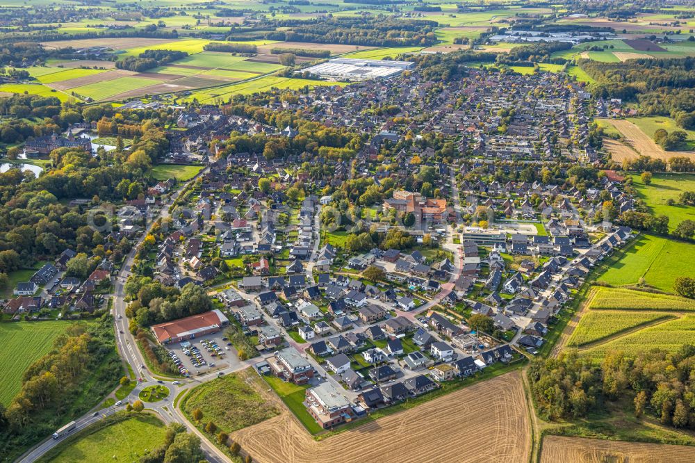 Aerial image Isselburg - Urban area with outskirts and inner city area on the edge of agricultural fields and arable land in Isselburg in the state North Rhine-Westphalia, Germany