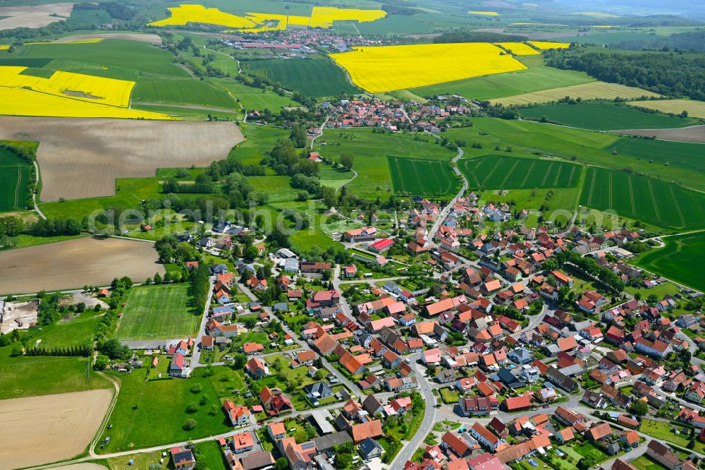 Aerial photograph Kaltenwestheim - Urban area with outskirts and inner city area on the edge of agricultural fields and arable land in Kaltenwestheim in the state Thuringia, Germany