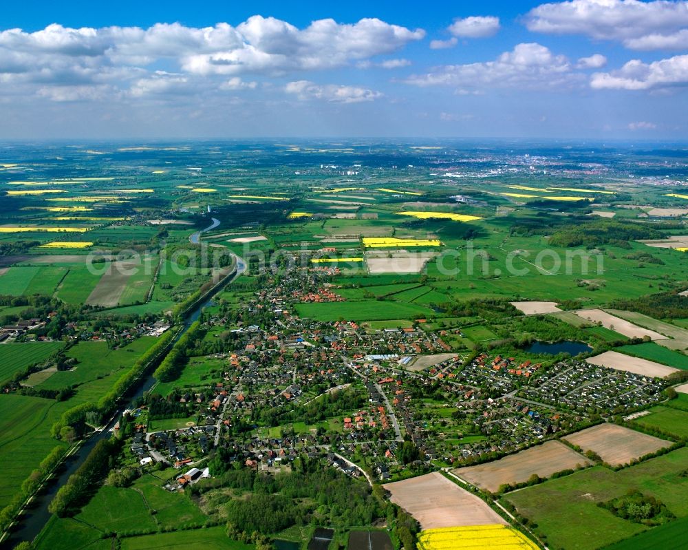 Aerial photograph Krummesse - Urban area with outskirts and inner city area on the edge of agricultural fields and arable land in Krummesse in the state Schleswig-Holstein, Germany