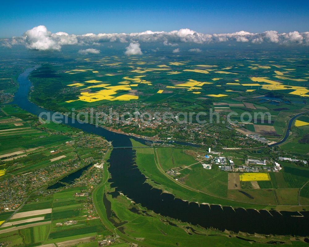 Lauenburg/Elbe from the bird's eye view: Urban area with outskirts and inner city area on the edge of agricultural fields and arable land in Lauenburg/Elbe in the state Schleswig-Holstein, Germany