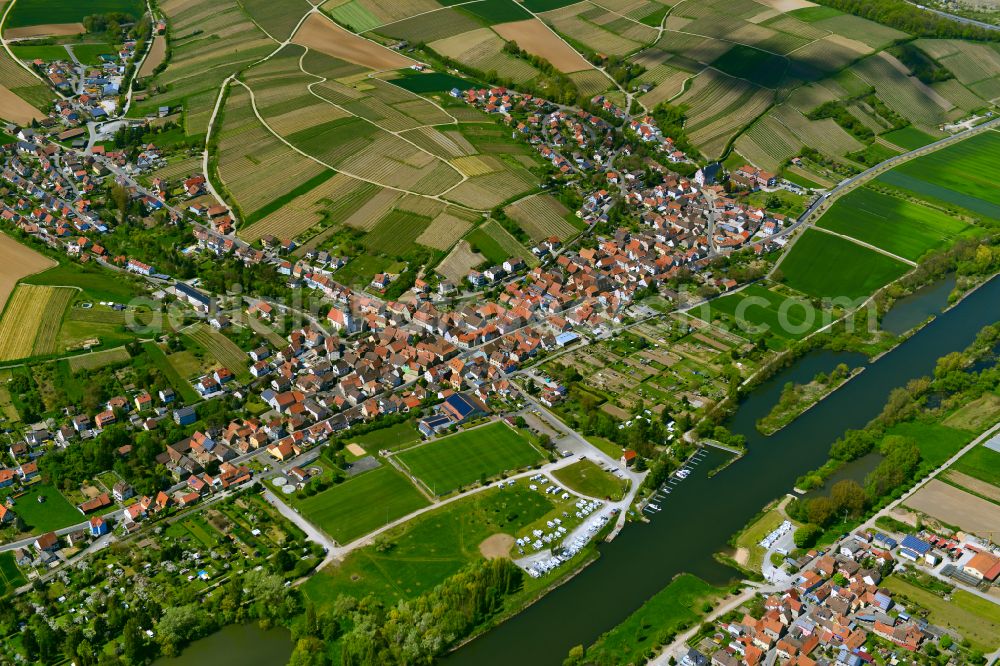 Aerial photograph Mainstockheim - Urban area with outskirts and inner city area on the edge of agricultural fields and arable land in Mainstockheim in the state Bavaria, Germany