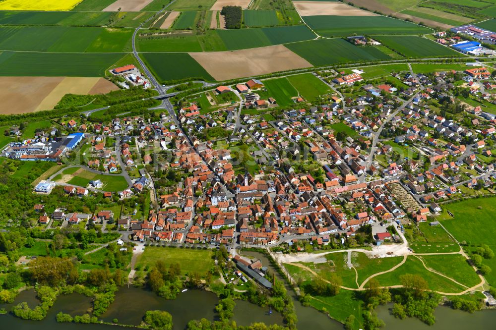 Aerial photograph Marktsteft - Urban area with outskirts and inner city area on the edge of agricultural fields and arable land in Marktsteft in the state Bavaria, Germany