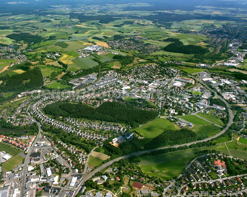 Moschendorf from the bird's eye view: Urban area with outskirts and inner city area on the edge of agricultural fields and arable land in Moschendorf in the state Bavaria, Germany