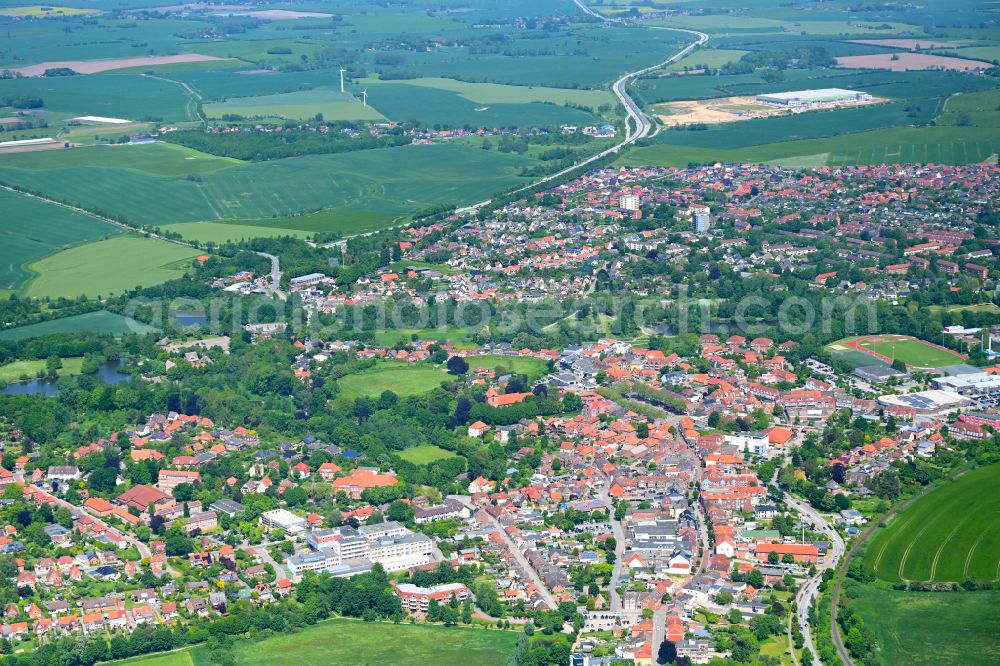 Aerial image Oldenburg in Holstein - Urban area with outskirts and inner city area on the edge of agricultural fields and arable land in Oldenburg in Holstein in the state Schleswig-Holstein, Germany