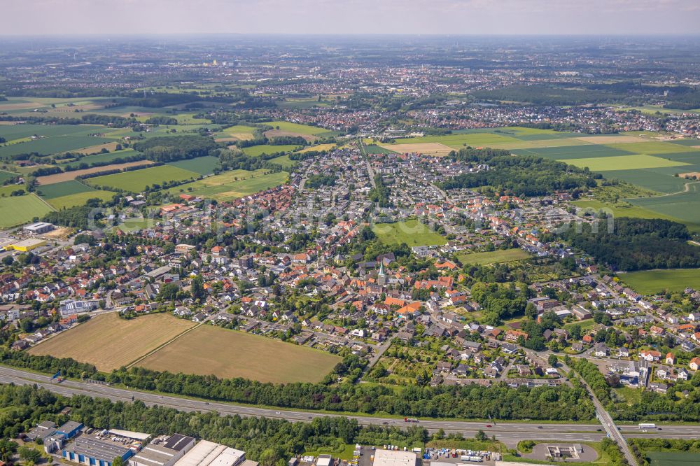 Aerial image Rhynern - Urban area with outskirts and inner city area on the edge of agricultural fields and arable land in Rhynern at Ruhrgebiet in the state North Rhine-Westphalia, Germany