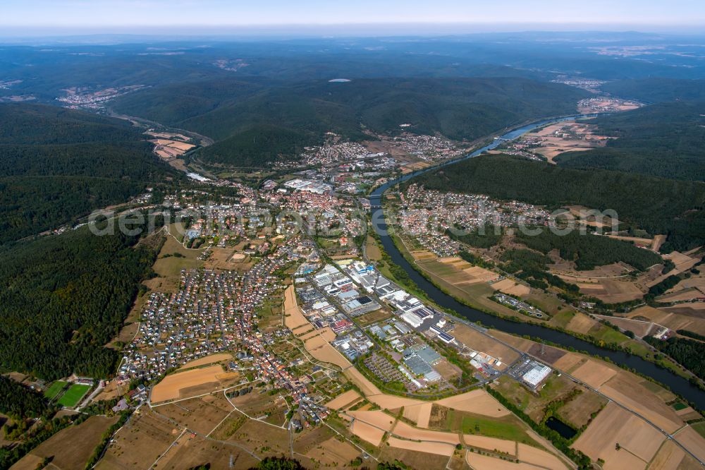 Aerial photograph Sendelbach - Urban area with outskirts and inner city area on the edge of agricultural fields and arable land in Sendelbach in the state Bavaria, Germany