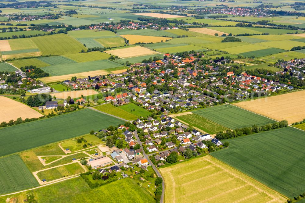 Aerial photograph Soest - Urban area with outskirts and inner city area on the edge of agricultural fields and arable land in Soest in the state North Rhine-Westphalia, Germany