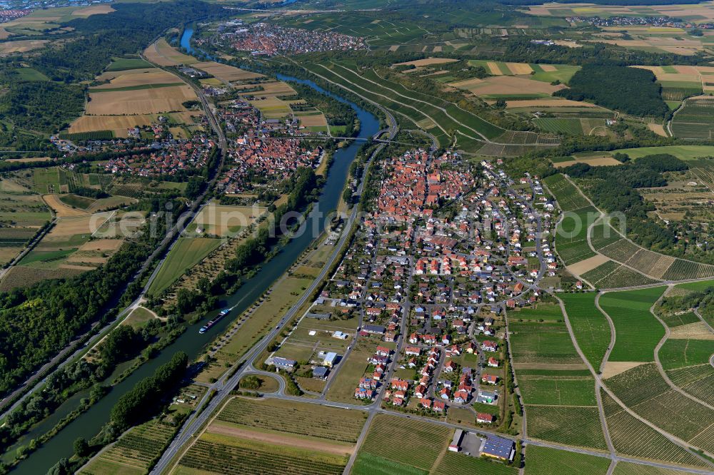 Aerial photograph Sommerhausen - Urban area with outskirts and inner city area on the edge of agricultural fields and arable land in Sommerhausen in the state Bavaria, Germany