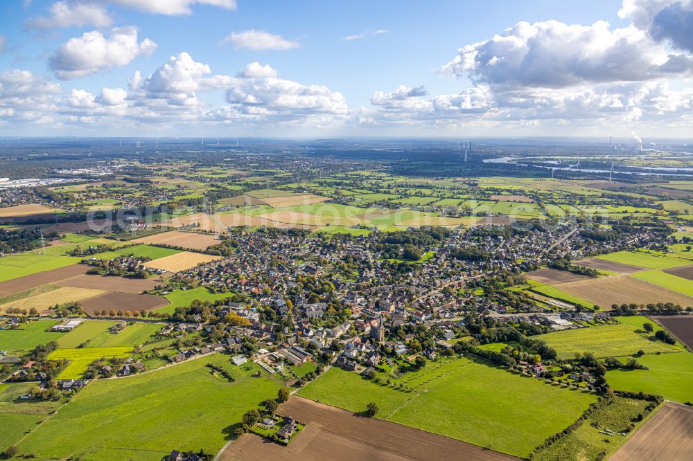 Spellen from above - Urban area with outskirts and inner city area on the edge of agricultural fields and arable land in Spellen in the state North Rhine-Westphalia, Germany