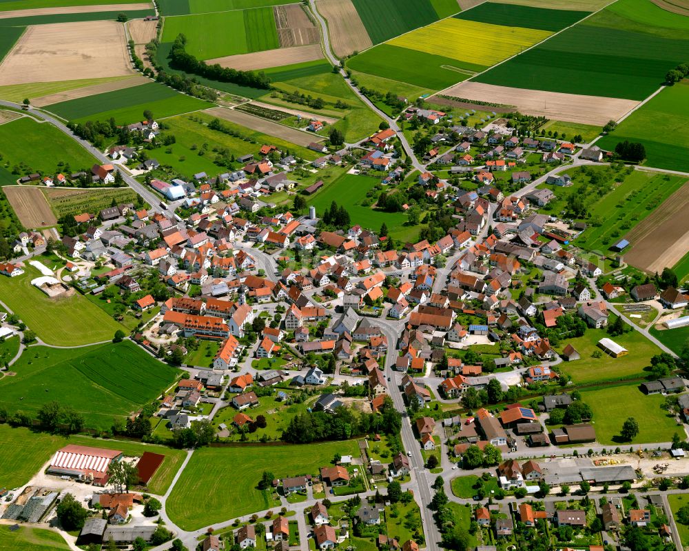 Aerial photograph Unlingen - Urban area with outskirts and inner city area on the edge of agricultural fields and arable land in Unlingen in the state Baden-Wuerttemberg, Germany