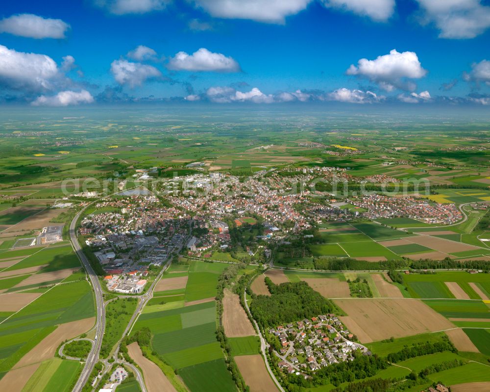 Aerial photograph Untersulmetingen - Urban area with outskirts and inner city area on the edge of agricultural fields and arable land in Untersulmetingen in the state Baden-Wuerttemberg, Germany