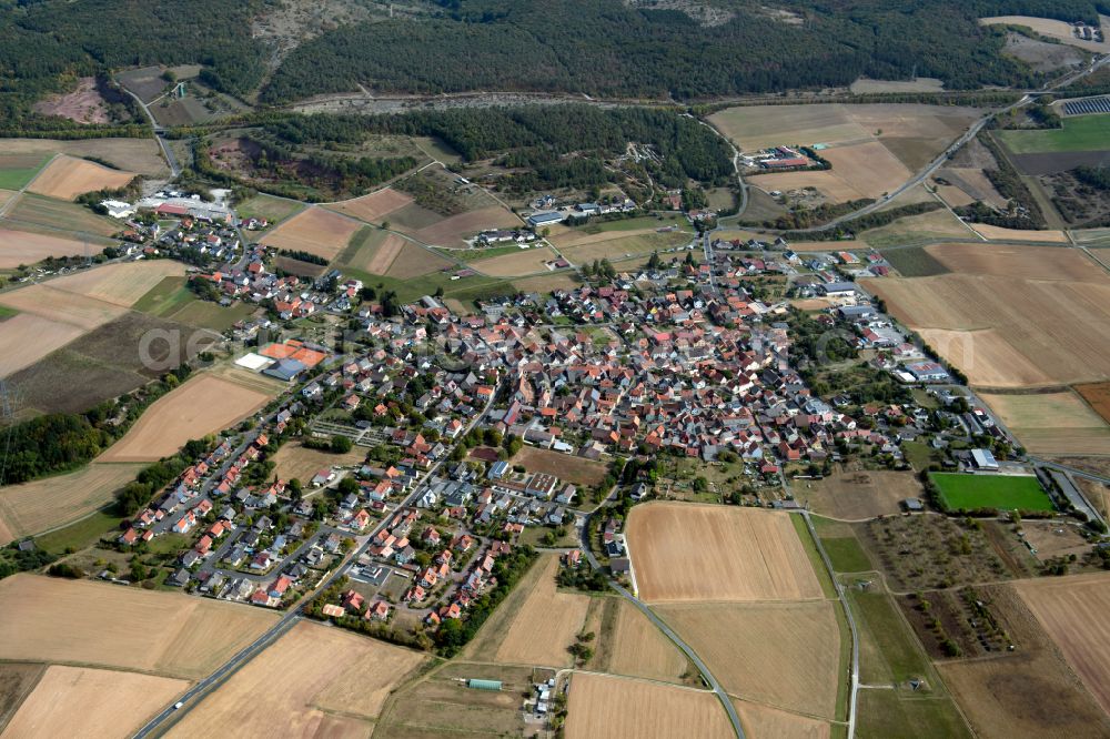 Aerial photograph Wiesenfeld - Urban area with outskirts and inner city area on the edge of agricultural fields and arable land in Wiesenfeld in the state Bavaria, Germany